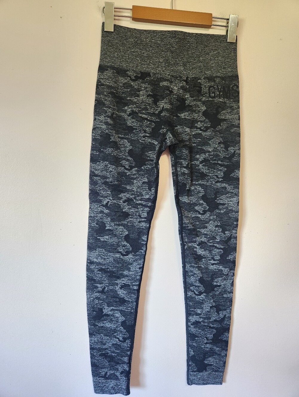 Gymshark Adapt Camo Seamless High Waisted Scrunch Leggings Black Grey Size Small
